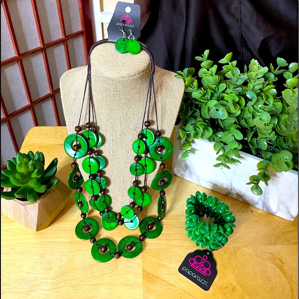 Multilayered green wooden beaded necklace adjustable strap & matching bracelet